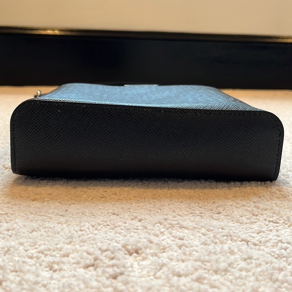 Louis Vuitton Anton Pochette - Picture 9 of 15